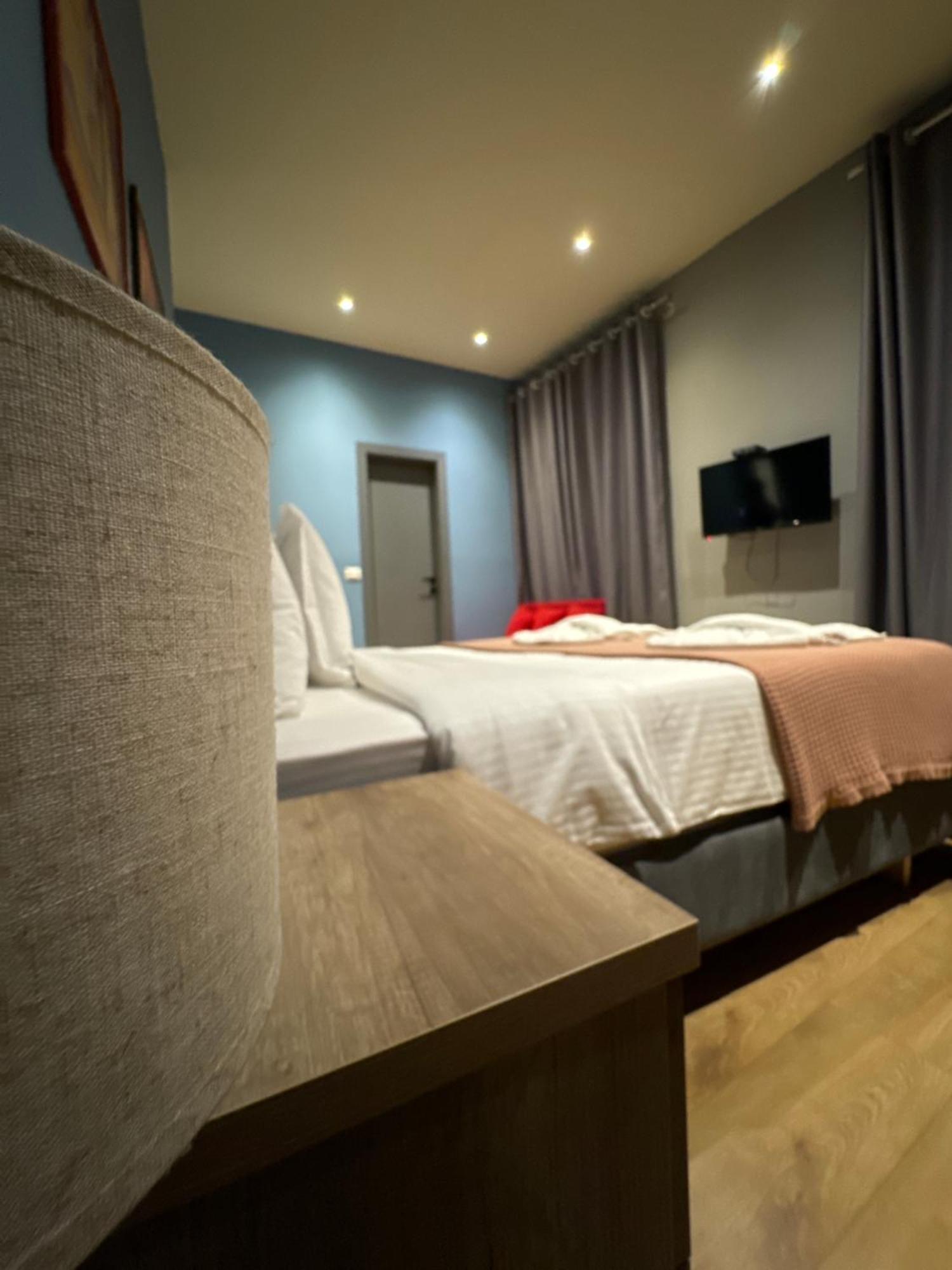 Hotel Tirona Tiran Dış mekan fotoğraf