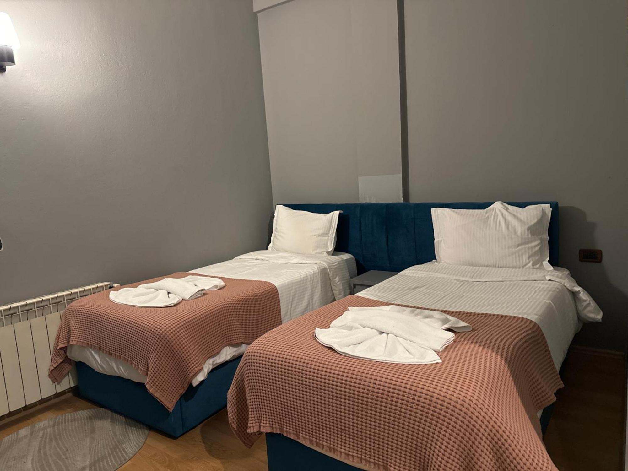 Hotel Tirona Tiran Dış mekan fotoğraf