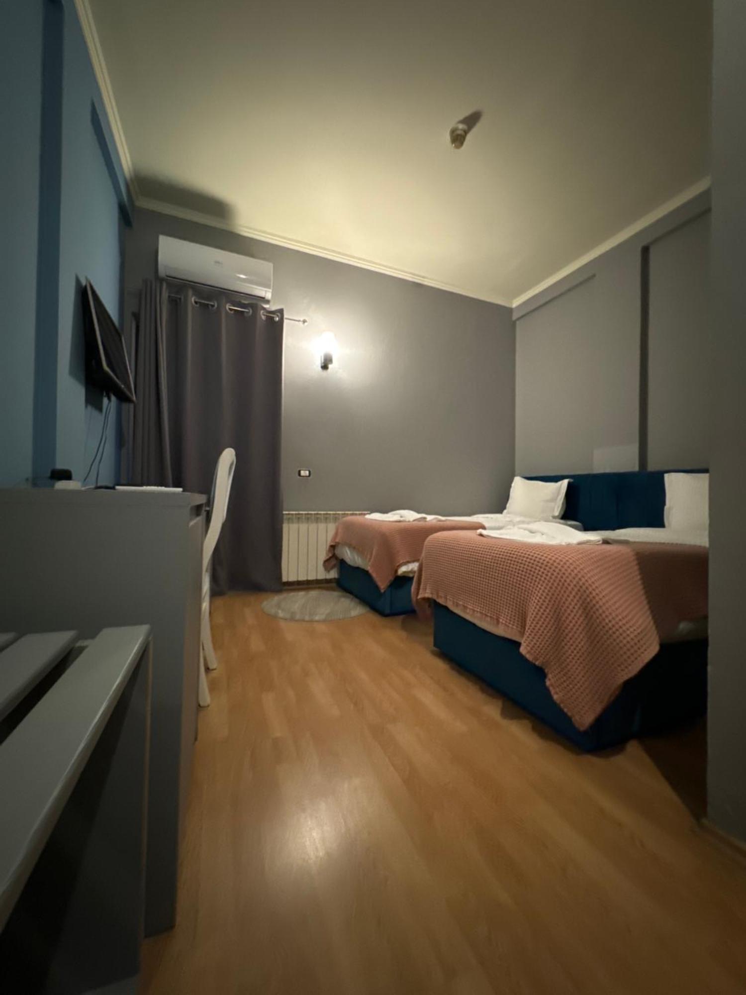 Hotel Tirona Tiran Dış mekan fotoğraf