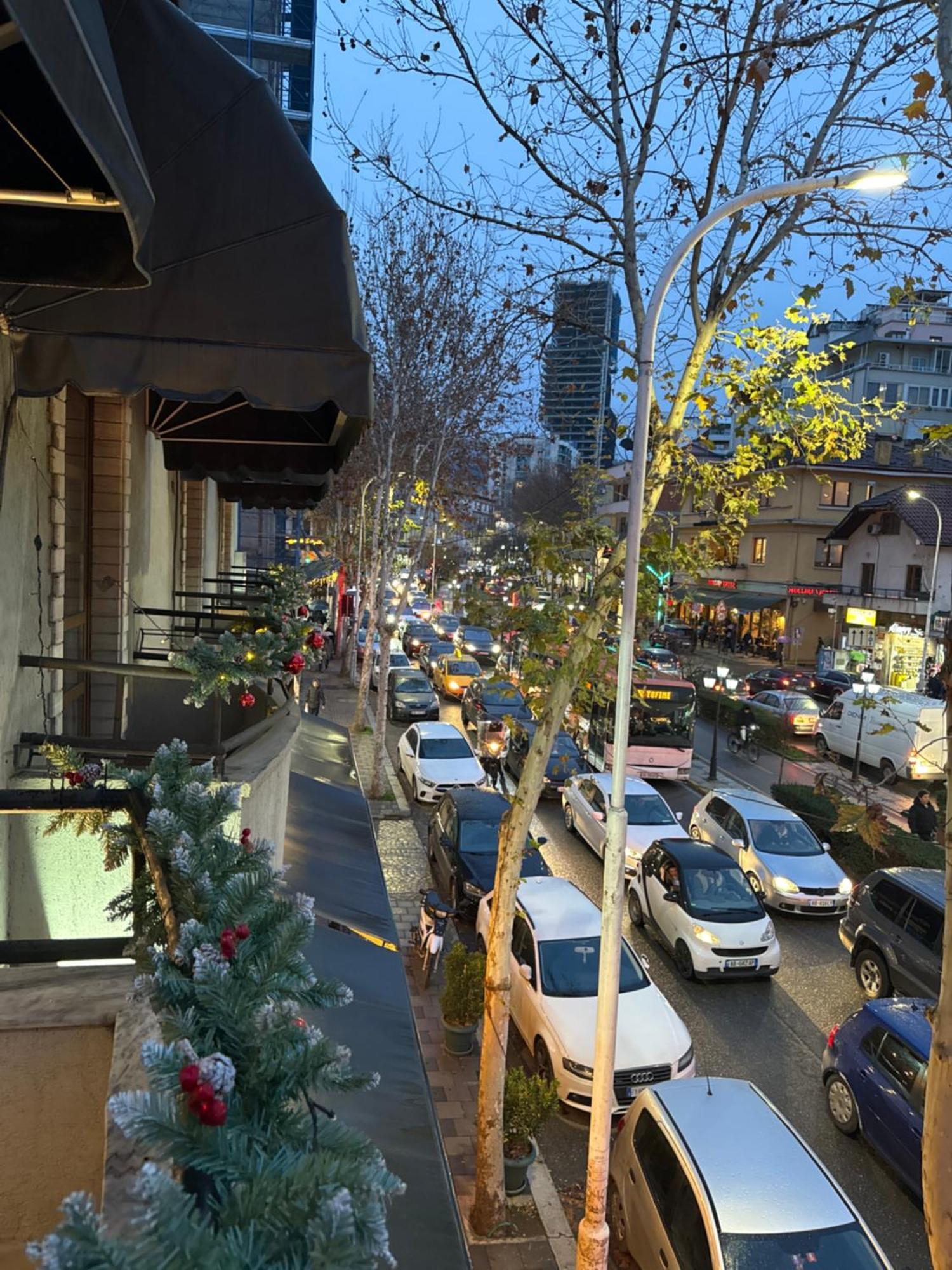 Hotel Tirona Tiran Dış mekan fotoğraf