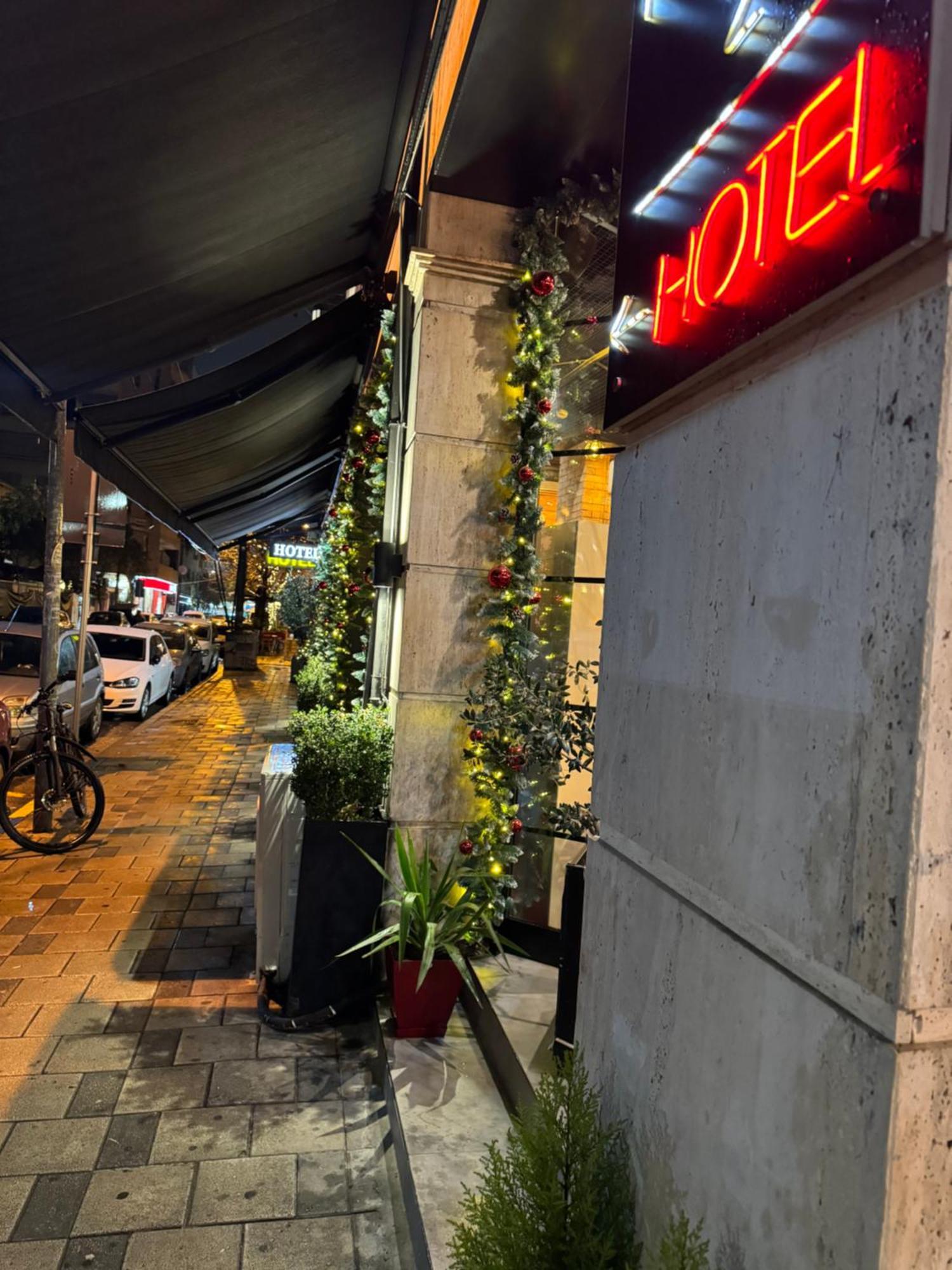 Hotel Tirona Tiran Dış mekan fotoğraf