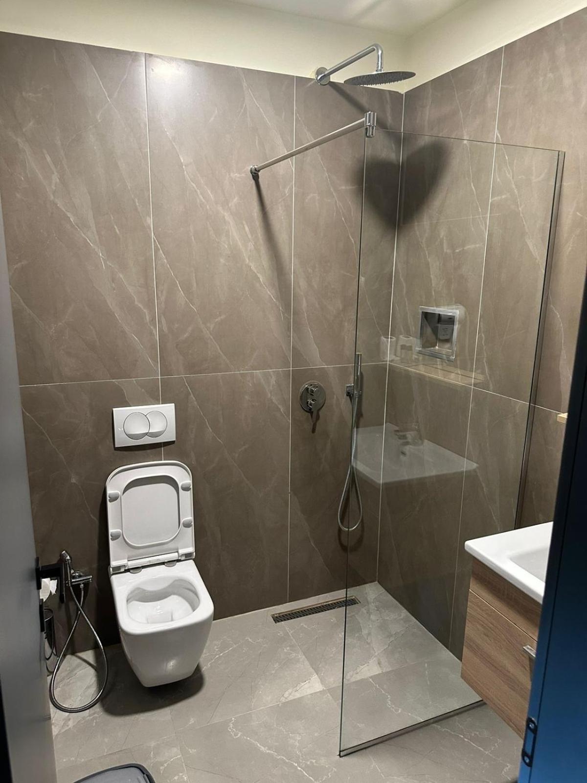 Hotel Tirona Tiran Dış mekan fotoğraf